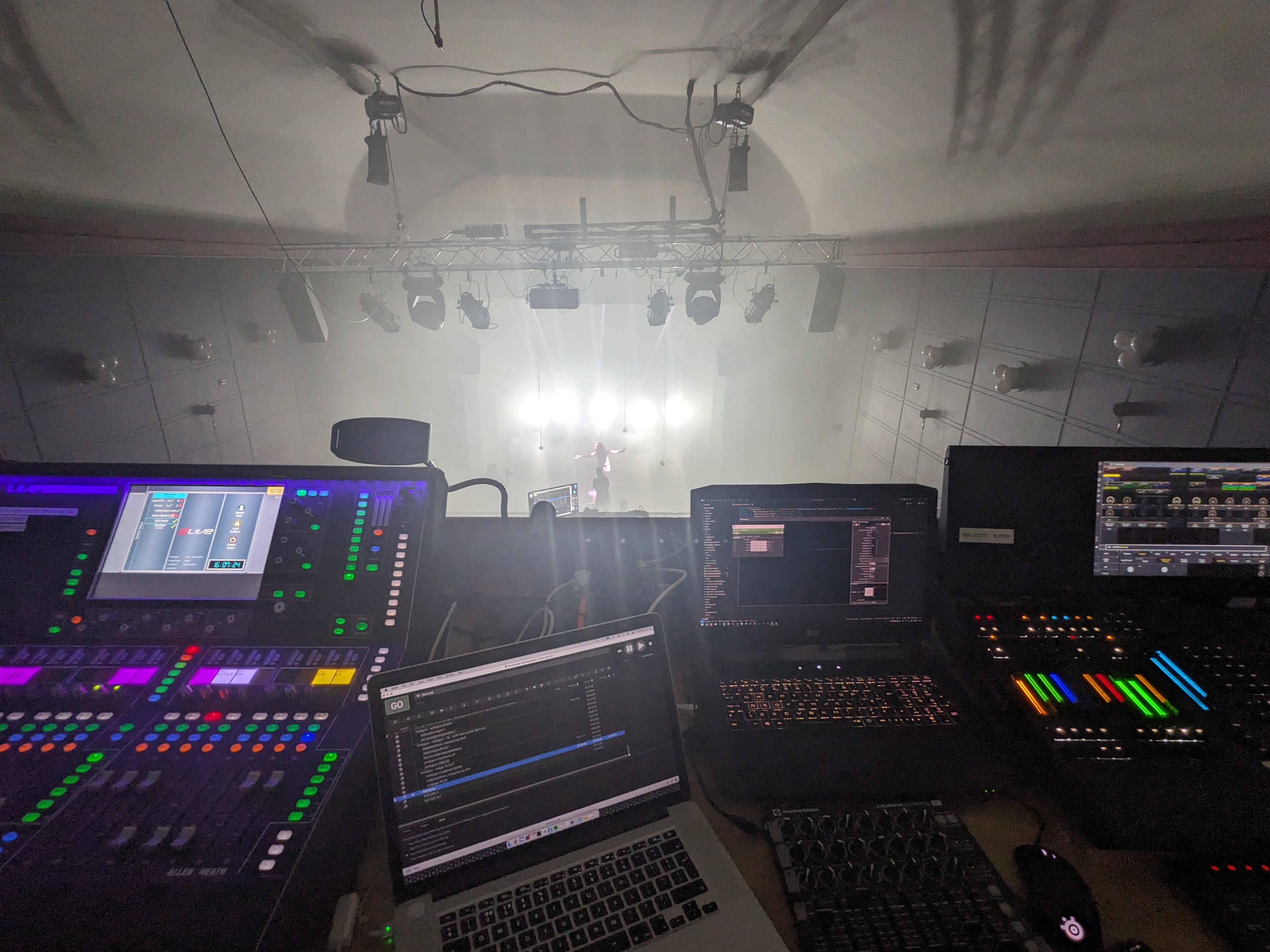 Flækt by Juliette Louste