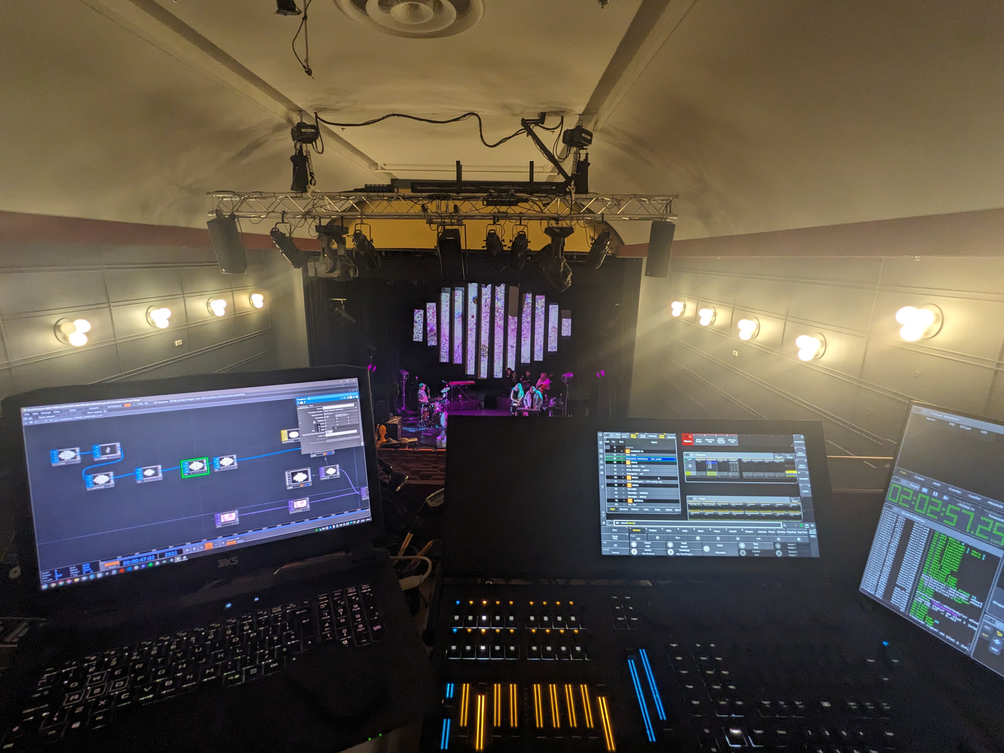 INKI Album Release Concert at Tjarnarbío, visuals and lighting by Owen Hindley